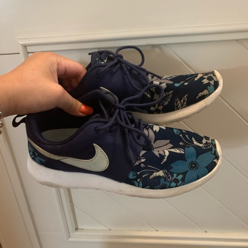 Nike Roshe Run Floral